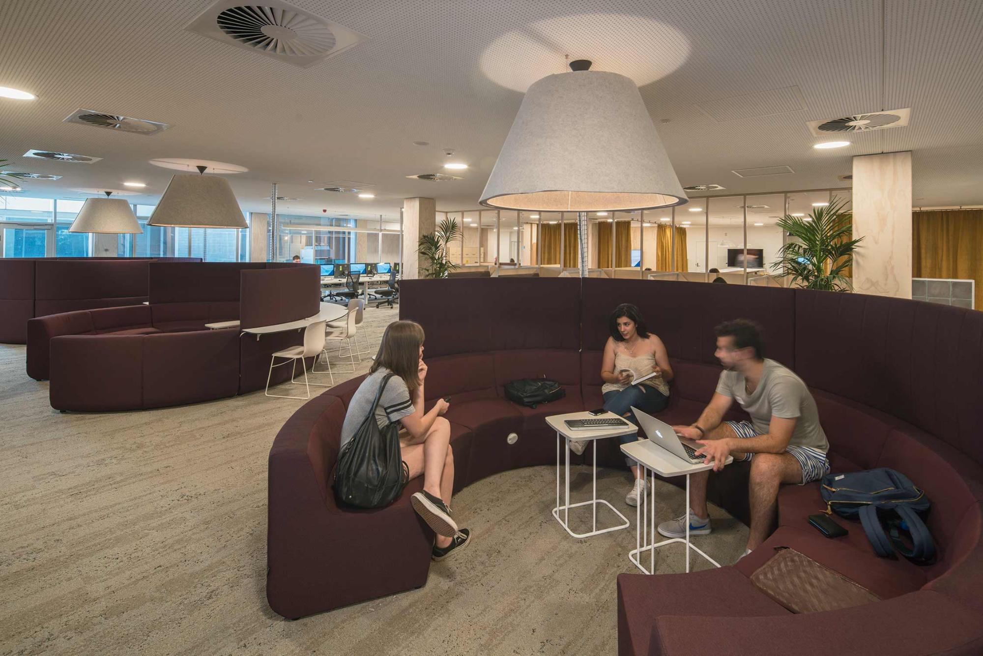 DARRAN Furniture - Flinders University